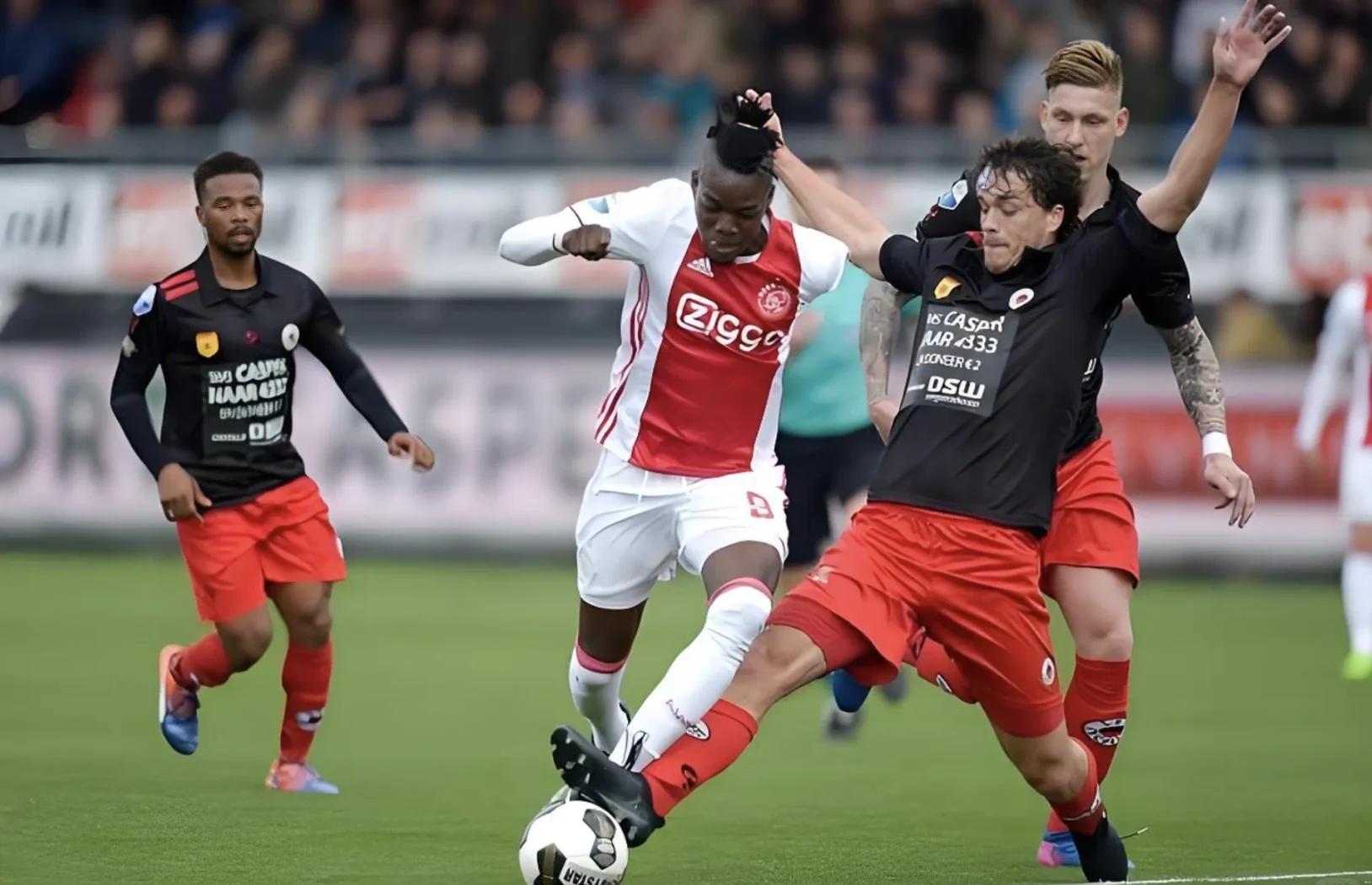 开云体育在线-关于足球联赛的厮杀场面令人目不暇接的信息