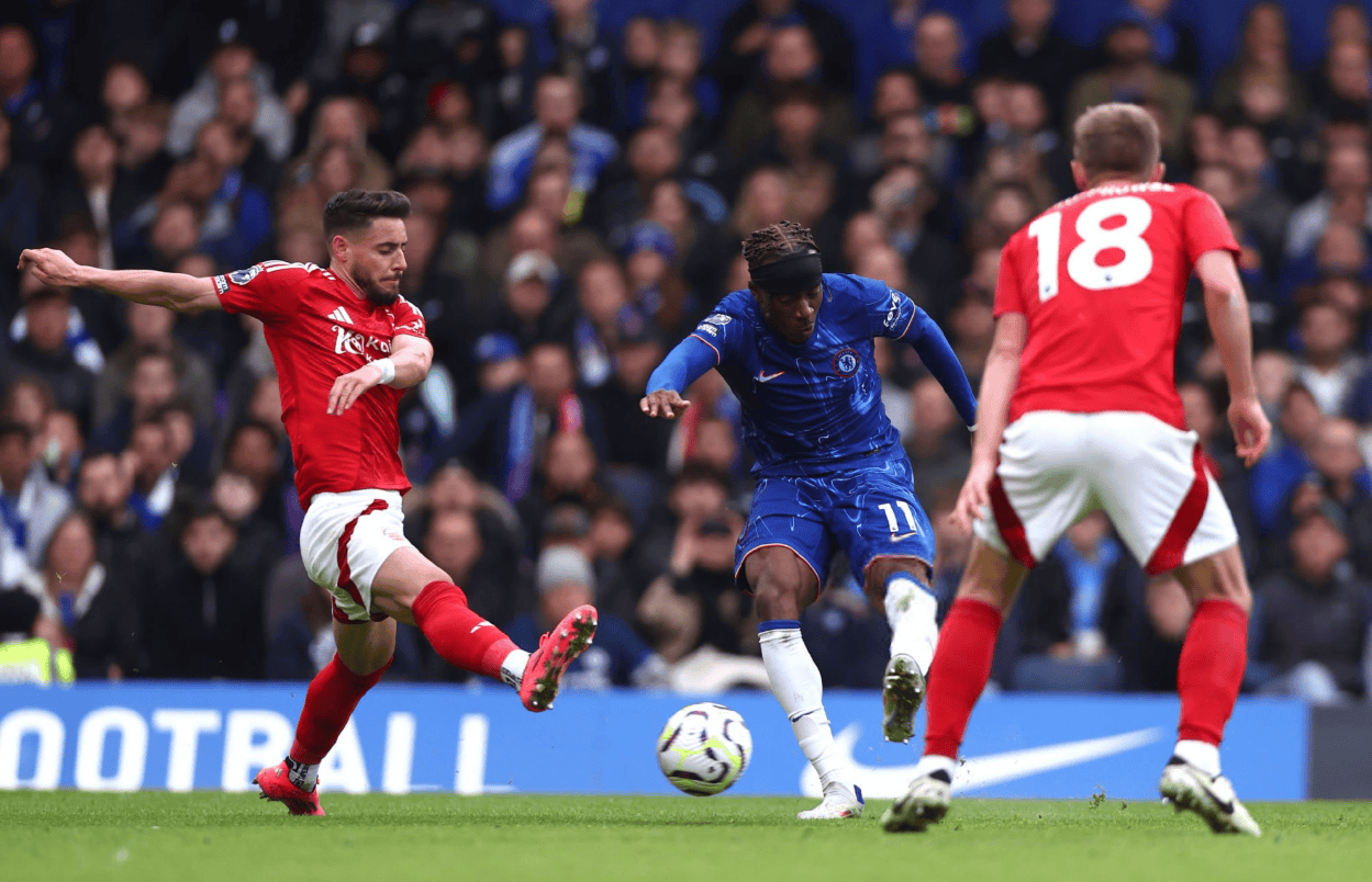 利物浦后防线再添强援,球队实力大增 利物浦后防线再添强援,球队实力大增