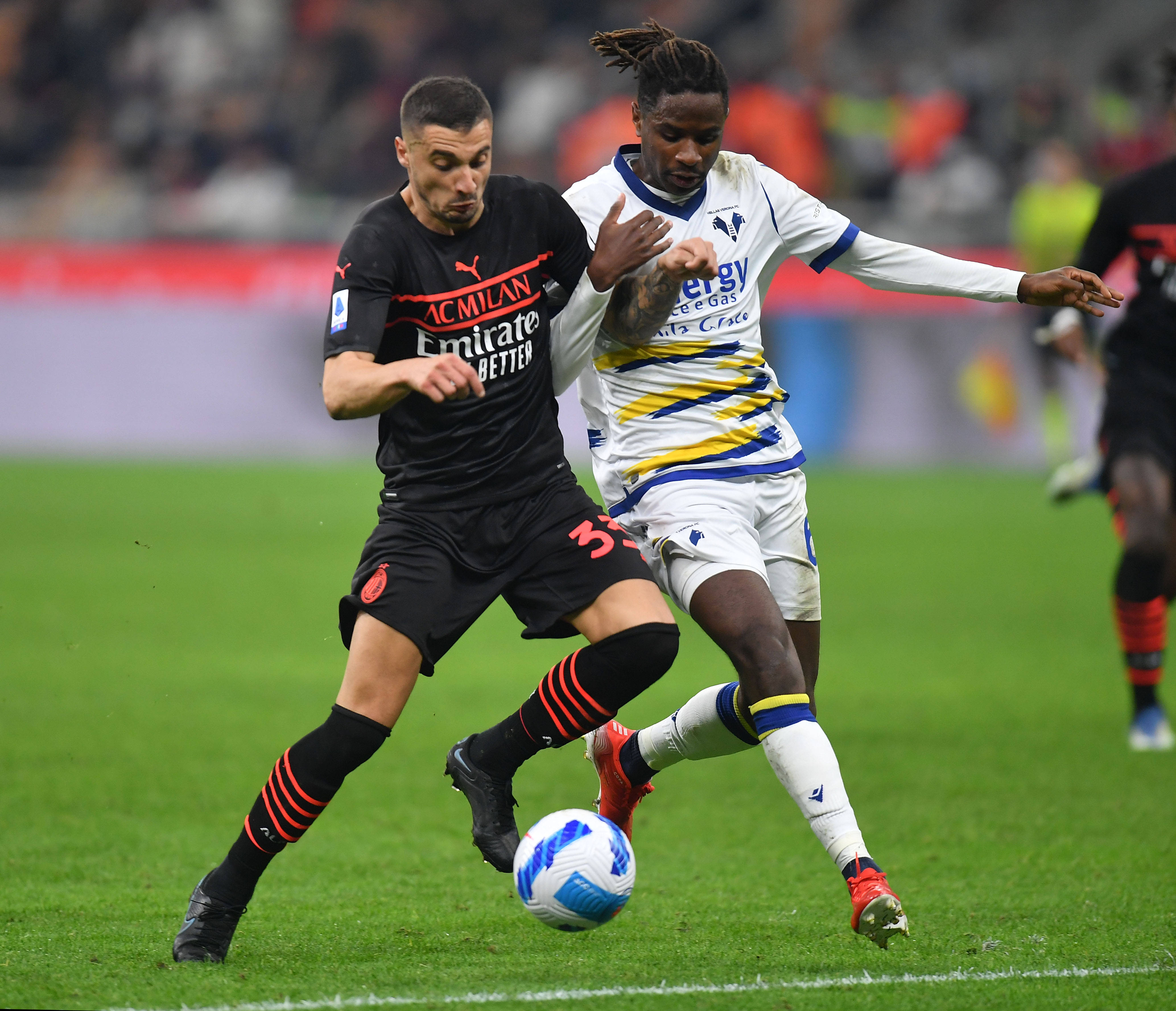 AC米兰连胜喜迎新年,意甲之巅再度震撼 AC米兰连胜喜迎新年,意甲之巅再度震撼