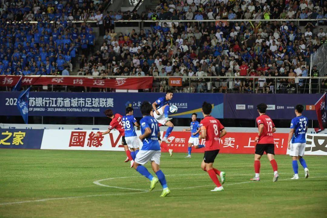 开云体育官网-顶尖球队大显身手，比赛激烈角逐