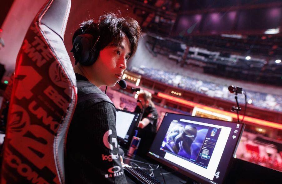 关于DK鏖战FPX,Hanssama线上压制力十足激烈交锋八强赛,留下经典瞬间的信息 关于DK鏖战FPX,Hanssama线上压制力十足激烈交锋八强赛,留下经典瞬间的信息