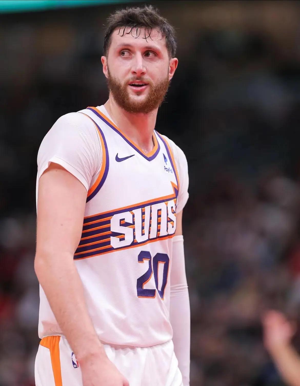 开云体育官网-森林狼主帅因伤缺场，球队面临挑战