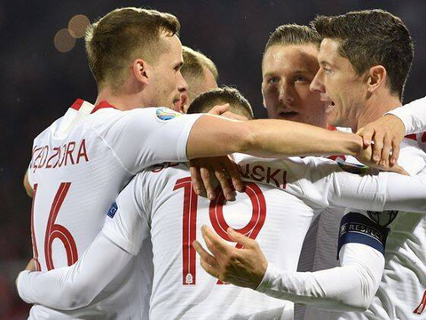 德国客场不敌乌克兰,小组出线形势严峻 德国客场不敌乌克兰,小组出线形势严峻