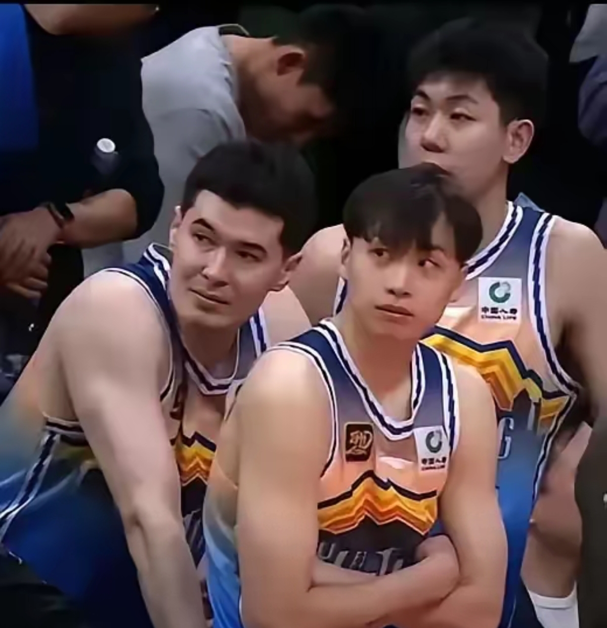 新疆队在比赛中击败山西,取得胜利 新疆队在比赛中击败山西,取得胜利