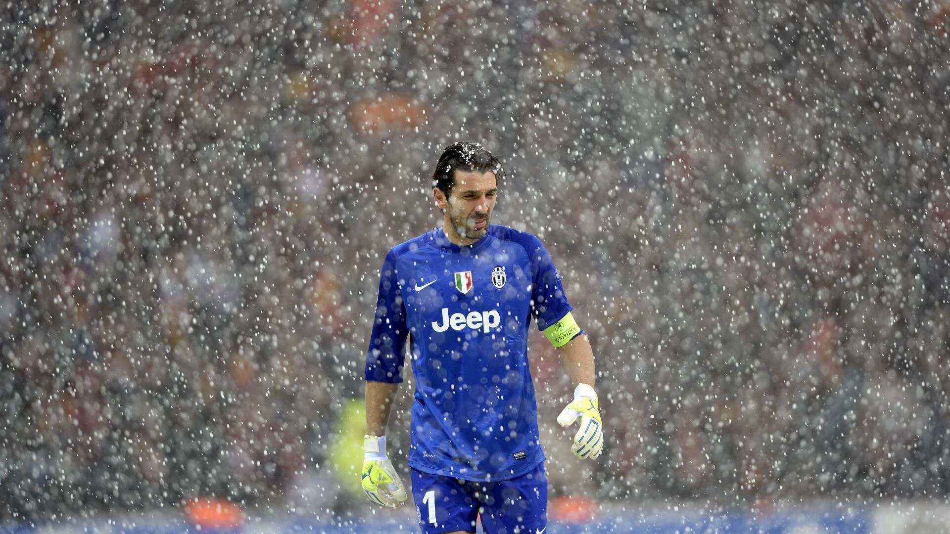 红绿对决终成绝唱，诺里斯驾驭阿斯顿马丁开启新王统治时代