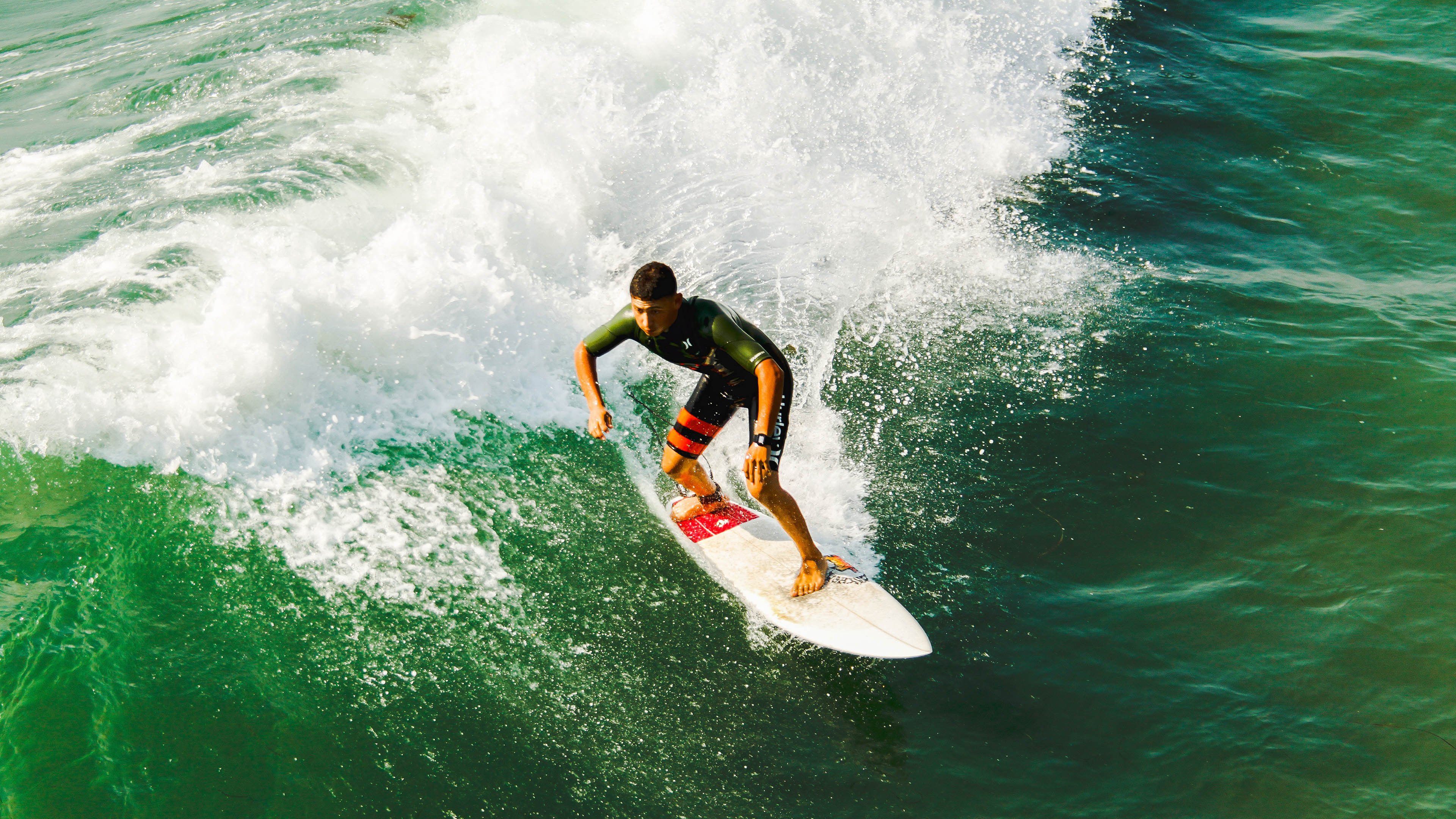 绝杀时刻，雷诺车队险胜红牛二队，诺里斯刷新纪录闪耀赛场